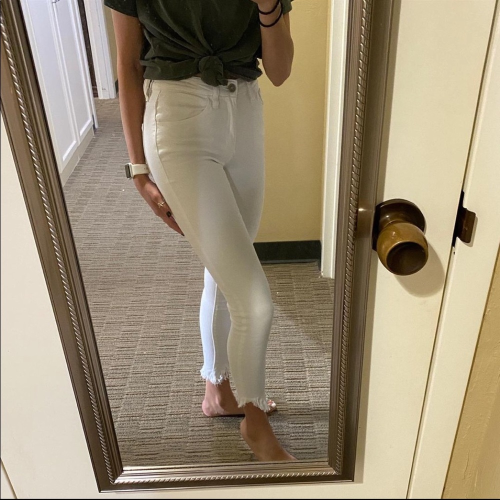 Fun white cropped skinny jeans